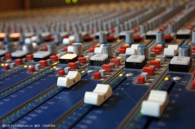 录音室的调音器与摄影服务 双剑合璧的艺术呈现